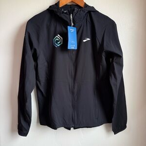 New! Brooks Canopy Jacket women’s Medium